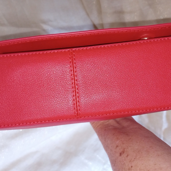 Beautiful Love Moschino Red Heart Chain Bag; W/DustBag; NWT - Picture 12 of 13